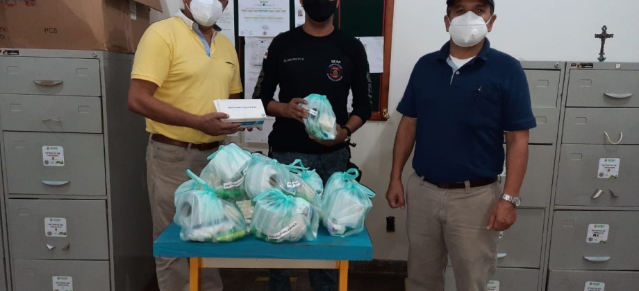 El Consulado de Colombia entrega kits de aseo y material de bioseguridad a los connacionales detenidos en la Unidad Prisional de Tabatinga