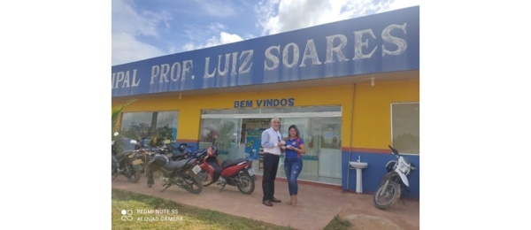 Consulado de Colombia en Tabatinga entrega útiles a los niños de la Escuela Luiz Soares
