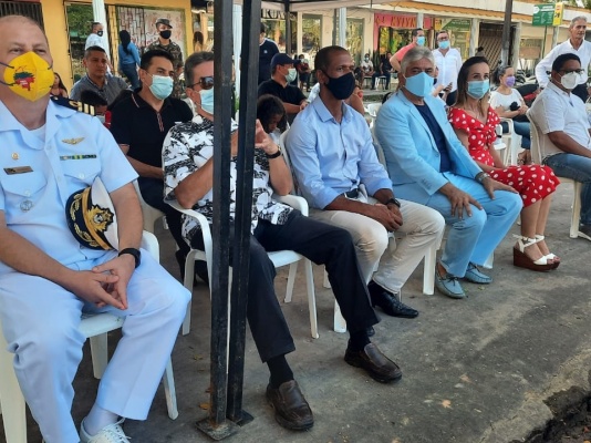 El Consulado de Colombia en Tabatinga organizó un concierto musical navideño con la participación de la orquesta del batallón de frontera Solimões de Tabatinga y del grupo musical de la Fundación Batuta de Leticia 