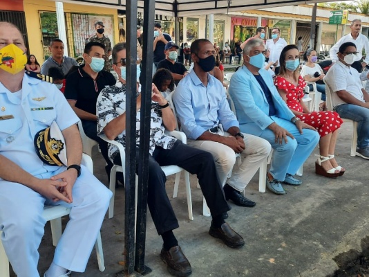 El Consulado de Colombia en Tabatinga organizó un concierto musical navideño con la participación de la orquesta del batallón de frontera Solimões de Tabatinga y del grupo musical de la Fundación Batuta de Leticia El Consulado de Colombia en Tabatinga organizó un concierto musical navideño con la participación de la orquesta del batallón de frontera Solimões de Tabatinga y del grupo musical de la Fundación Batuta de Leticia 