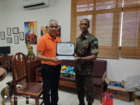 El Cónsul de Colombia en Tabatinga fue condecorado con la Medalla y el Diploma del Batallón de Frontera de Infantería de selva 8° Bis Solimões, del ejército de la República Federativa de Brasil