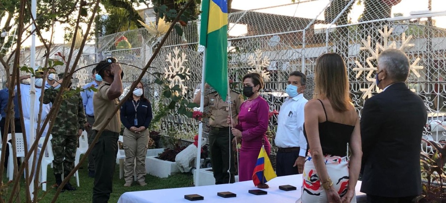 El Consulado de Colombia en un acto protocolario realizó un reconocimiento a las autoridades policiales y militares 