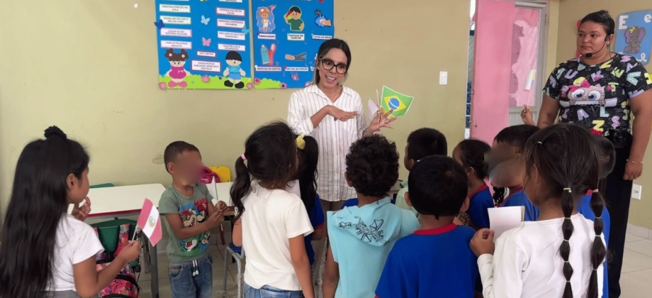 Consulado de Colombia en Tabatinga lidera jornada lúdica educativa y de entrega de útiles escolares