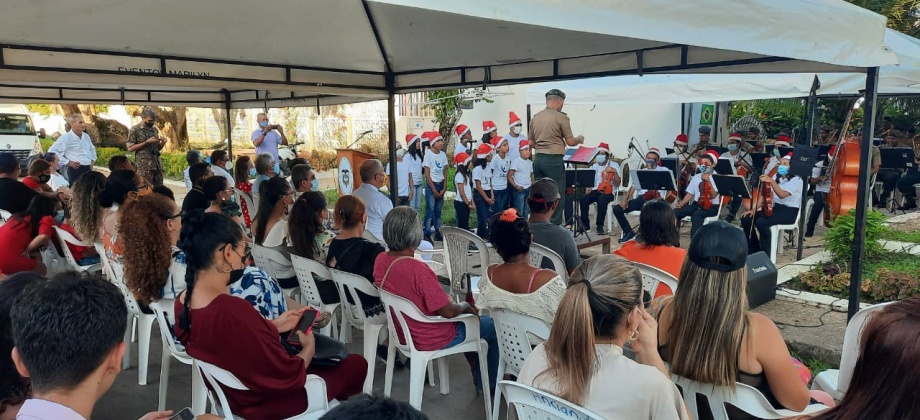 El Consulado de Colombia en Tabatinga organizó un concierto musical navideño con la participación de la orquesta del batallón de frontera Solimões de Tabatinga y del grupo musical de la Fundación Batuta de Leticia 