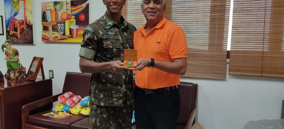 El Cónsul de Colombia en Tabatinga fue condecorado con la Medalla y el Diploma del Batallón de Frontera de Infantería de selva 8° Bis Solimões, del ejército de la República Federativa de Brasil