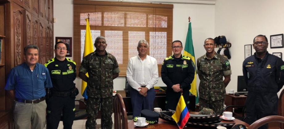 EL CÓNSUL DE COLOMBIA EN TABATINGA, PARTICIPÓ COMO INVITADO ESPECIAL EN LA VISITA AL DEPARTAMENTO DEL AMAZONAS DE LOS SEÑORES COMANDANTES DE OPERACIONES NAVALES Y DE OPERACIONES LOGISTICAS DE LA  ARMADA NACIONAL DE COLOMBIA 