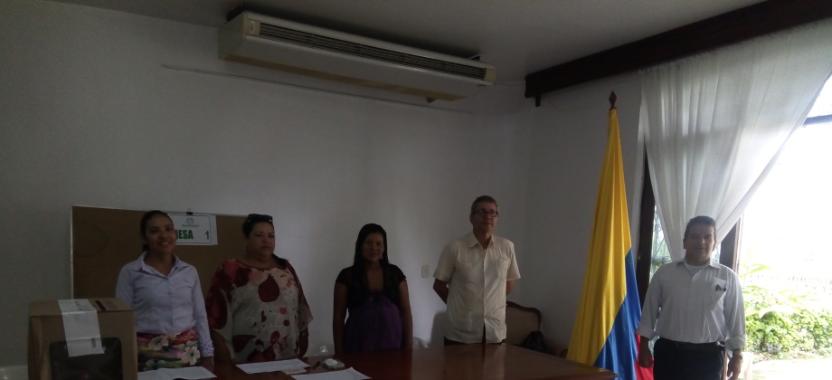 Apertura del último día de elecciones presidenciales en el Consulado fronterizo de Colombia en Tabatinga