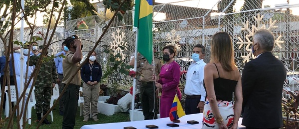 El Consulado de Colombia en un acto protocolario realizó un reconocimiento a las autoridades policiales y militares 